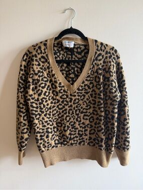 Old Navy Leopard Print V-Neck Sweater in Tan and Black
